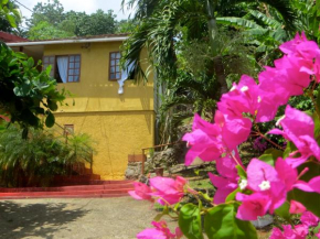 La Familia Guest House and Natural Farm